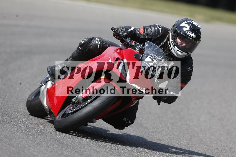 /Archiv-2025/49 26.08.2025 Cornu Master School ADR/blau-bleu/28